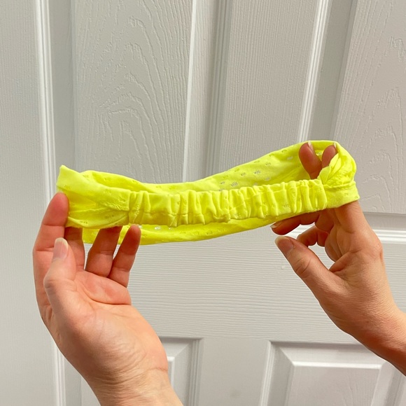 Neon yellow fabric headband with elastic back fit - Picture 2 of 2